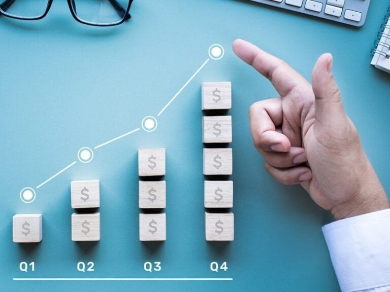 كيفية تحسين وضعك المالي في عام 2025