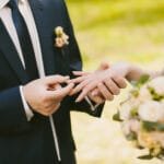 تفسير حلم زواج المتزوجة من غير زوجها: دلالات التغيير والفرص الجديدة