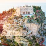 أجمل 10 وجهات سياحية لا يعرفها الكثير في 2025: جواهر خفية حول العالم