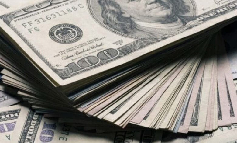 تفسير رؤية المال الورقي في المنام للمرأة المتزوجة: دلالات الخير والهموم، من الرؤى التي تحمل دلالات متباينة تتعلق بحالتها النفسية والاجتماعية