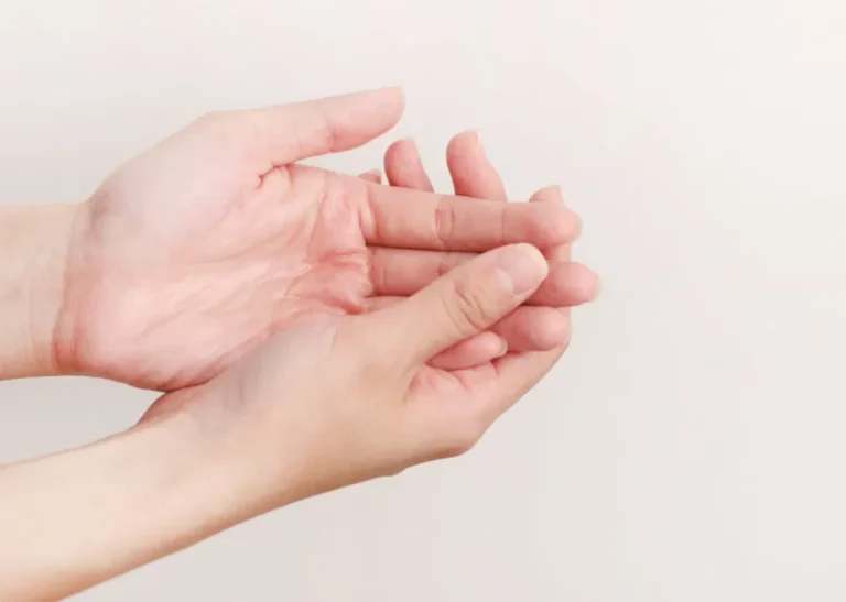 تفسير حلم ظهور إصبع جديد في اليد: دلالة على البركة وزيادة الرزق والنسل