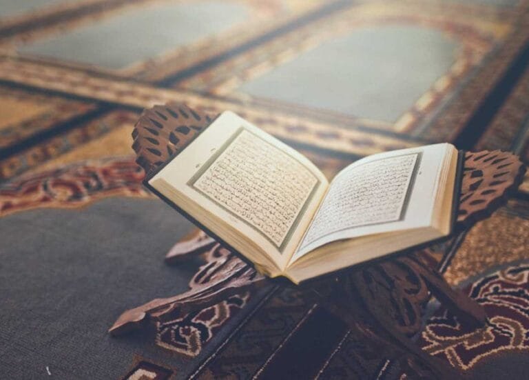 8 آيات قرآنية جميلة وقصيرة