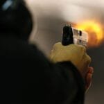 تفسير حلم شخص يطلق النار علي واصابني في المنام